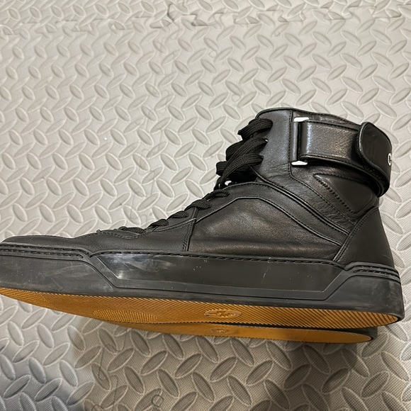 Gucci.  Men’s high tops. Seldom worn. - Picture 7 of 7